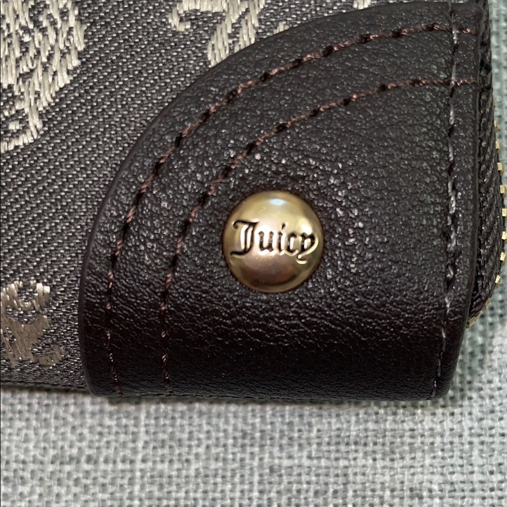 Viral Juicy Couture Brown and Gold Crown Zip Wallet w/gold jewel Scottie charm - Picture 4 of 12